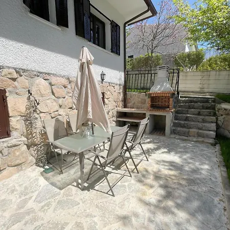 La Fontanilla En Estacion De El Espinar 塞哥维亚